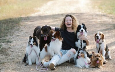 Il linguaggio del corpo dei cani: come il tuo amico a quattro zampe ti parla senza usare parole